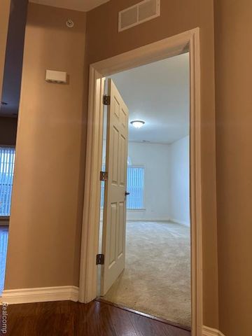 188 Sea Breeze Drive 13, Detroit, MI 48214