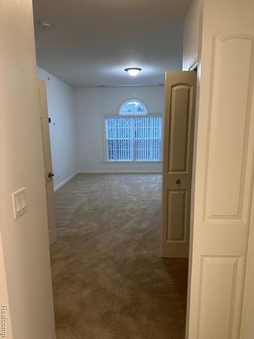 188 Sea Breeze Drive 13, Detroit, MI 48214