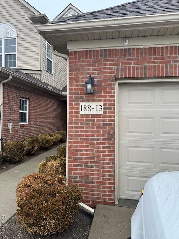 188 Sea Breeze Drive 13, Detroit, MI 48214