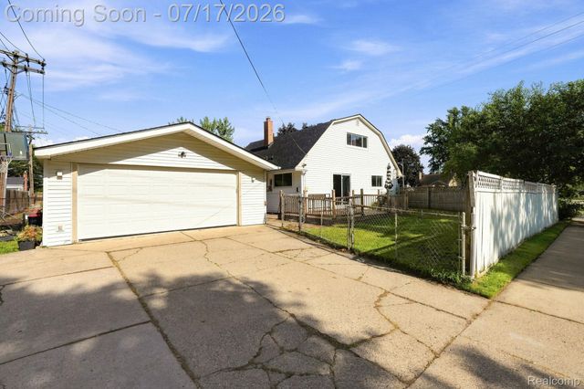 21201 E 12 Mile Road, St. Clair Shores, MI 48081