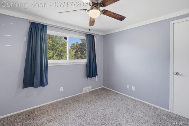 21201 E 12 Mile Road, St. Clair Shores, MI 48081
