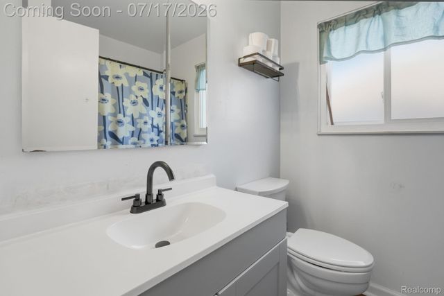 21201 E 12 Mile Road, St. Clair Shores, MI 48081