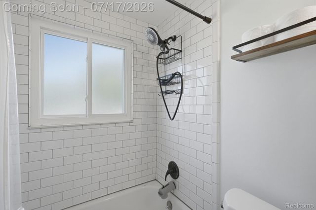 21201 E 12 Mile Road, St. Clair Shores, MI 48081