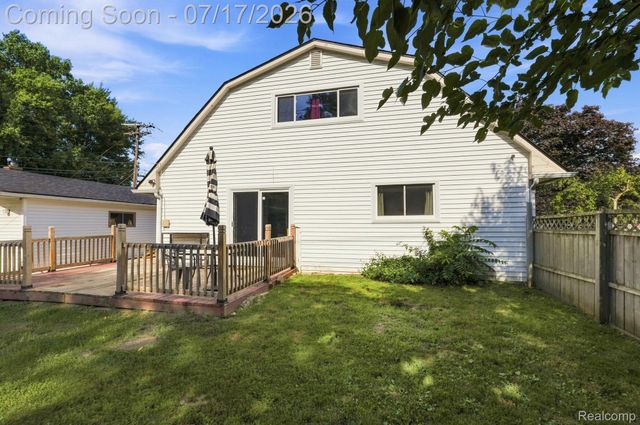 21201 E 12 Mile Road, St. Clair Shores, MI 48081