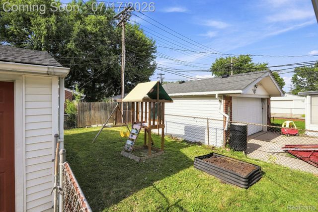 21201 E 12 Mile Road, St. Clair Shores, MI 48081