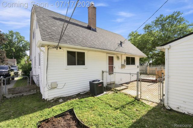 21201 E 12 Mile Road, St. Clair Shores, MI 48081
