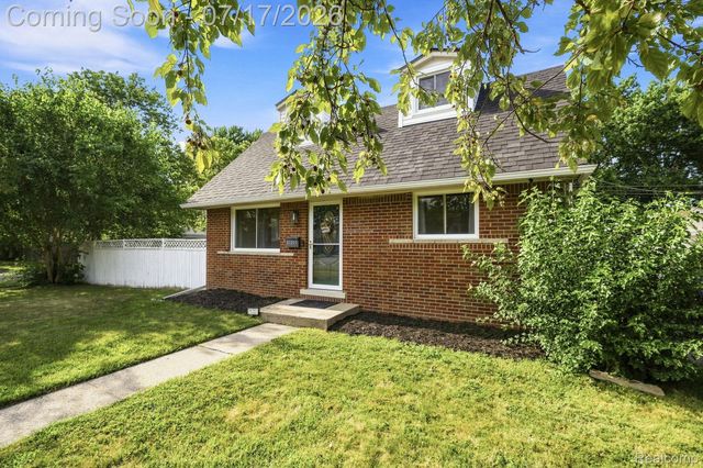 21201 E 12 Mile Road, St. Clair Shores, MI 48081