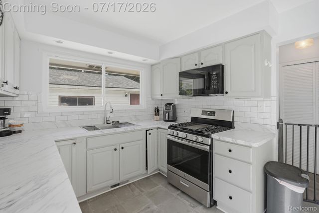 21201 E 12 Mile Road, St. Clair Shores, MI 48081