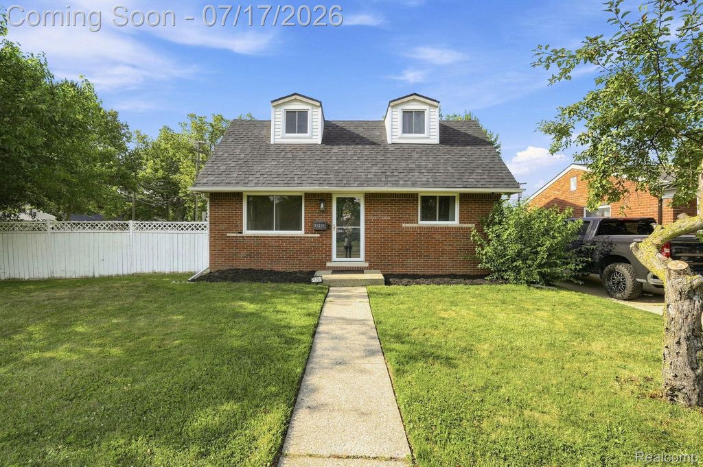 21201 E 12 Mile Road, St. Clair Shores, MI 48081