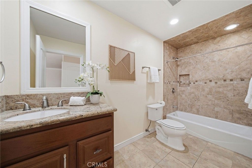 Image 21 of property listing at 3623 W Hidden Lane D, Rolling Hills Estates, CA 90274
