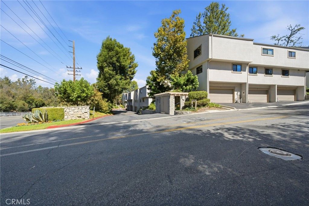 Image 25 of property listing at 3623 W Hidden Lane D, Rolling Hills Estates, CA 90274