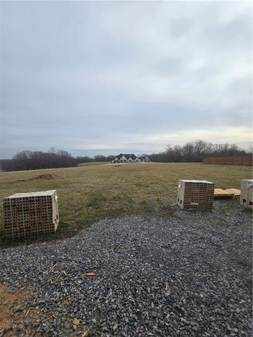 14836 Tikaani Drive, Siloam Springs, AR 72761