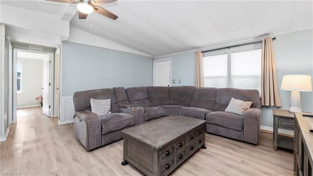 101 Sugar Loaf LN, Naples, FL 34114