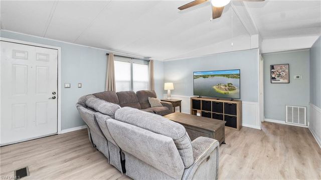 101 Sugar Loaf LN, Naples, FL 34114
