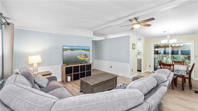 101 Sugar Loaf LN, Naples, FL 34114