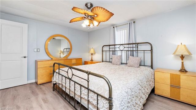 101 Sugar Loaf LN, Naples, FL 34114