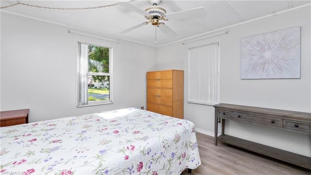 101 Sugar Loaf LN, Naples, FL 34114
