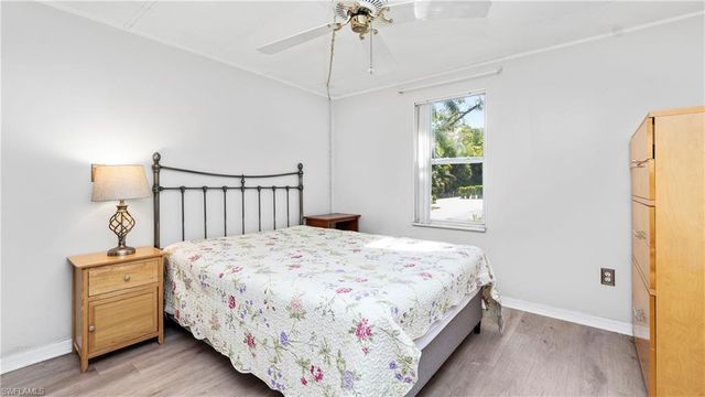 101 Sugar Loaf LN, Naples, FL 34114