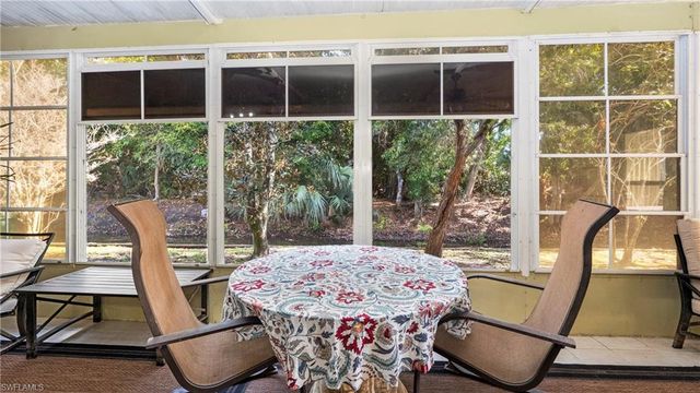 101 Sugar Loaf LN, Naples, FL 34114