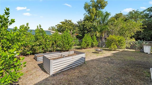 101 Sugar Loaf LN, Naples, FL 34114