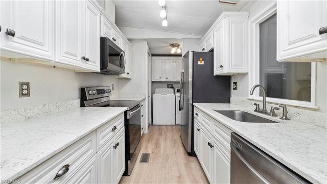101 Sugar Loaf LN, Naples, FL 34114