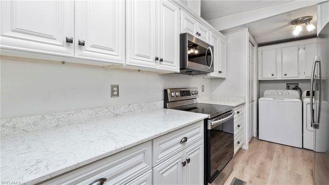 101 Sugar Loaf LN, Naples, FL 34114