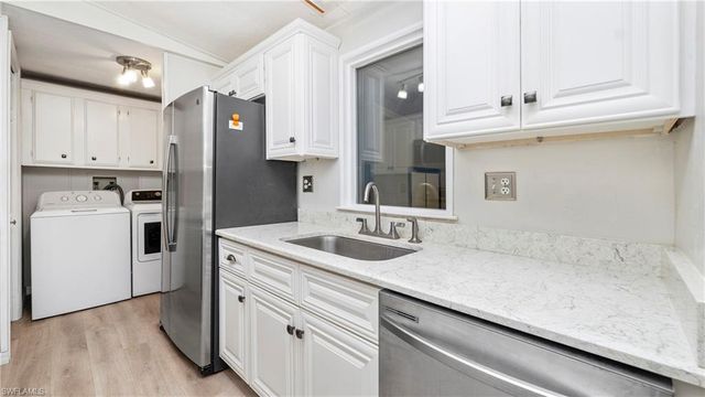 101 Sugar Loaf LN, Naples, FL 34114