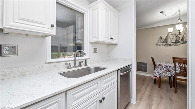 101 Sugar Loaf LN, Naples, FL 34114