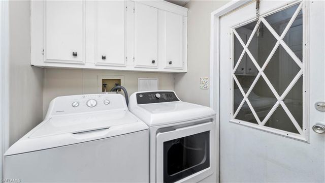 101 Sugar Loaf LN, Naples, FL 34114