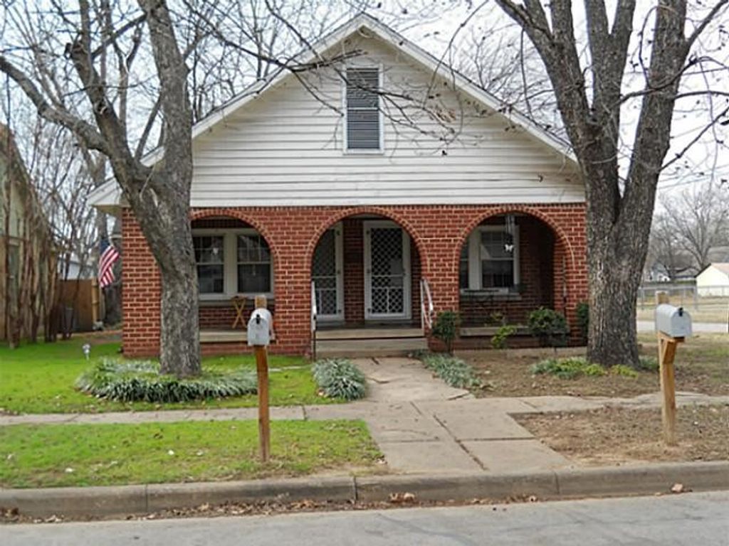 743 N Buffalo Avenue, Cleburne, TX 76033