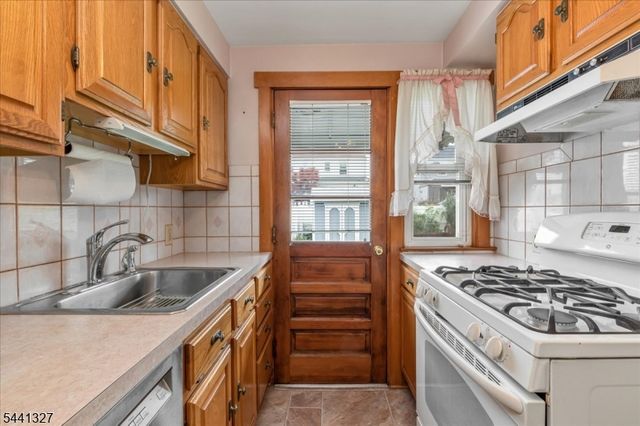 23 Myrtle St, Cranford Twp., NJ 07016