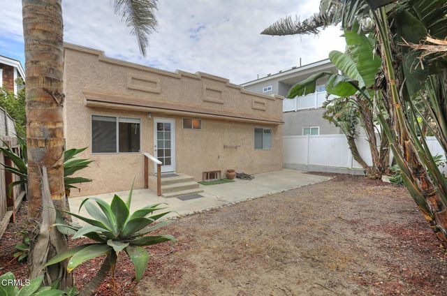 1088 1090 Bangor Lane, Ventura, CA 93001