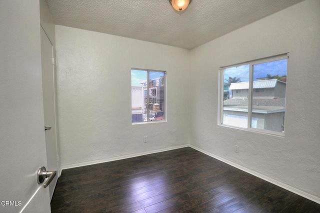 1088 1090 Bangor Lane, Ventura, CA 93001