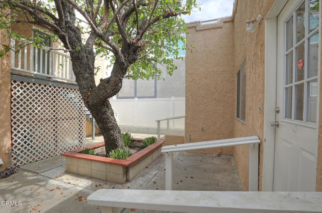 1088 1090 Bangor Lane, Ventura, CA 93001