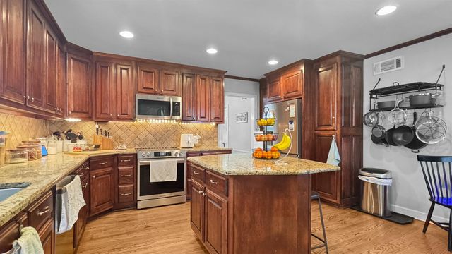 254 S WHITE STATION RD, Memphis, TN 38117