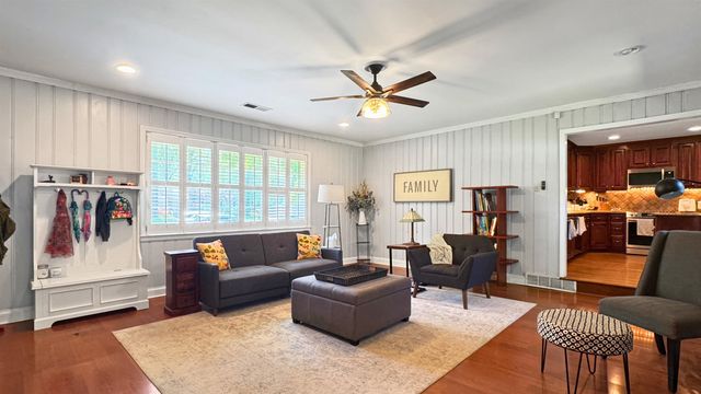 254 S WHITE STATION RD, Memphis, TN 38117