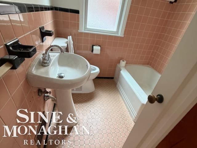 1555 Anita Avenue, Grosse Pointe Woods, MI 48236