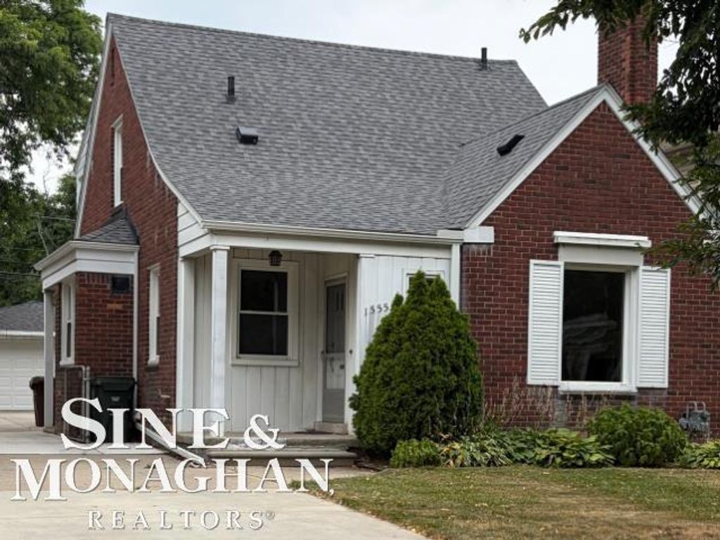 1555 Anita Avenue, Grosse Pointe Woods, MI 48236