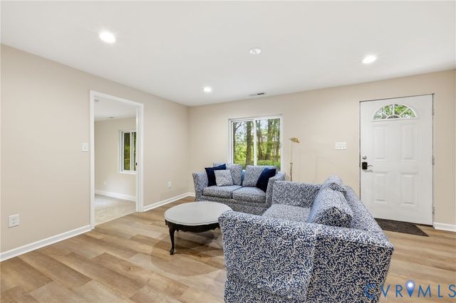 15401 Pocahontas Trl, Lanexa, VA 23089