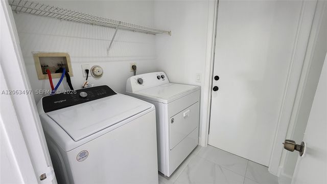 924 Falling Water Rd 924, Weston, FL 33326