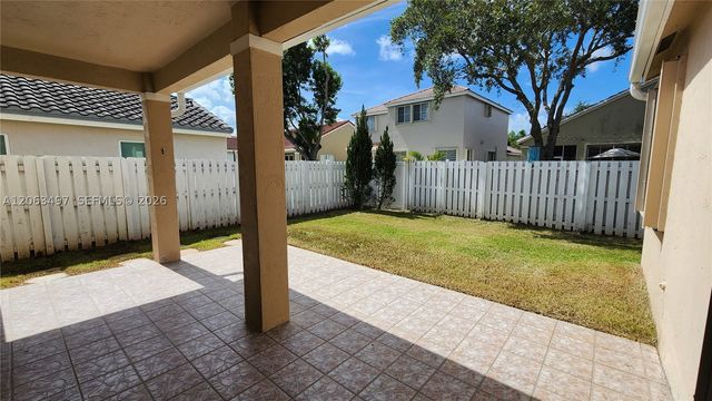 924 Falling Water Rd 924, Weston, FL 33326