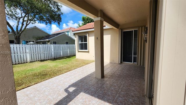 924 Falling Water Rd 924, Weston, FL 33326