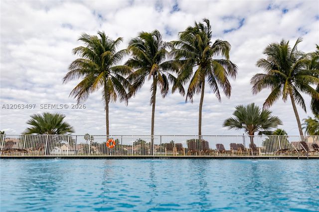 924 Falling Water Rd 924, Weston, FL 33326