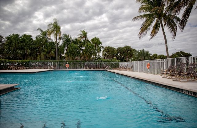 924 Falling Water Rd 924, Weston, FL 33326