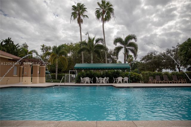 924 Falling Water Rd 924, Weston, FL 33326