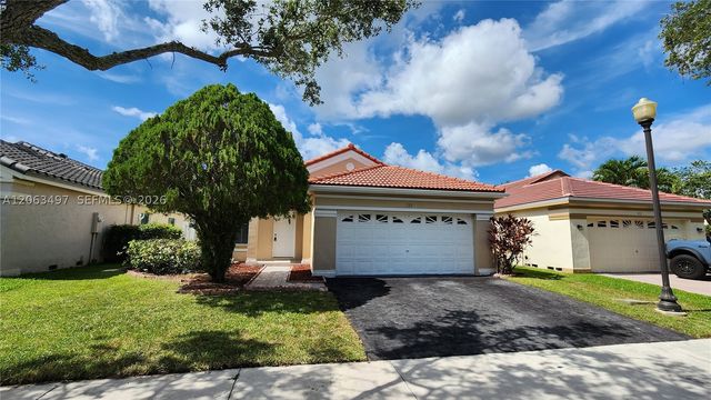 924 Falling Water Rd 924, Weston, FL 33326