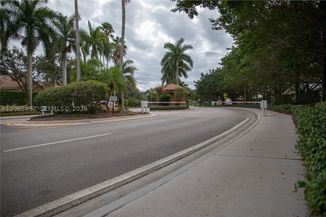 924 Falling Water Rd 924, Weston, FL 33326