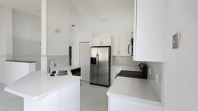 924 Falling Water Rd 924, Weston, FL 33326