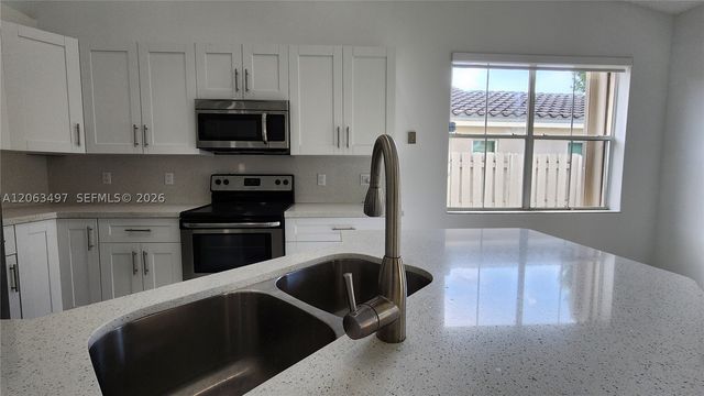 924 Falling Water Rd 924, Weston, FL 33326