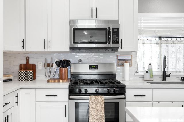 10555 Olson Dr, Rancho Cordova, CA 95670